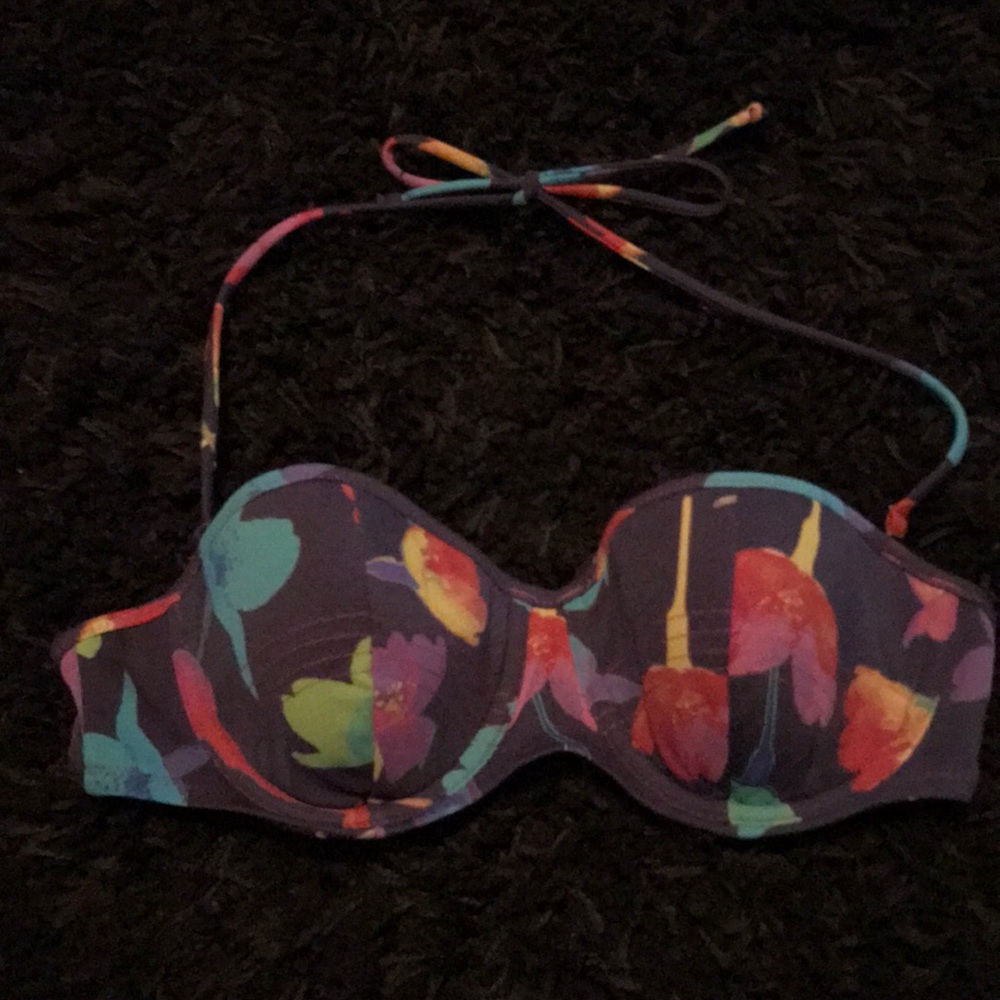 Floral bikini top with removable straps strapless